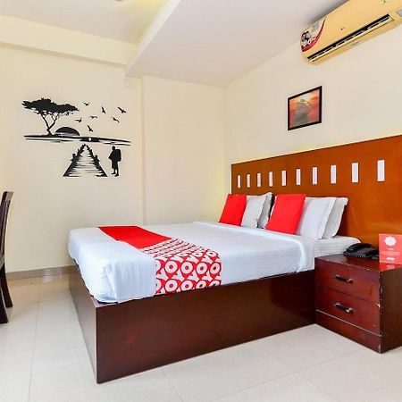 Metro Kochin Business Hotel Экстерьер фото