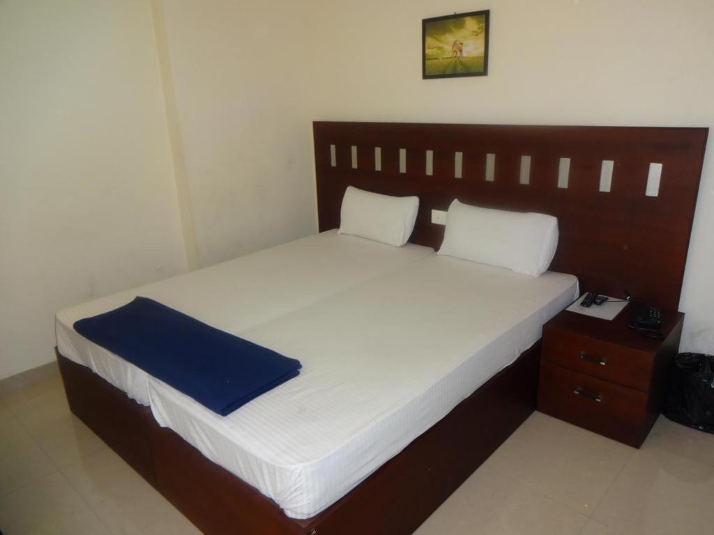 Metro Kochin Business Hotel Экстерьер фото