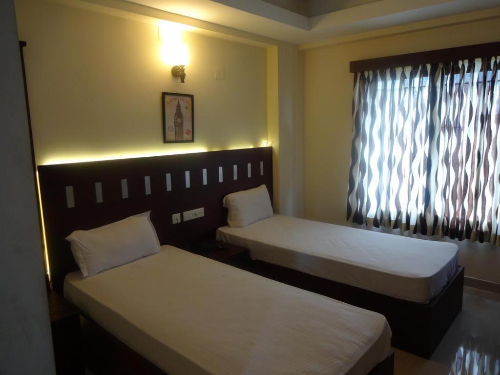 Metro Kochin Business Hotel Экстерьер фото