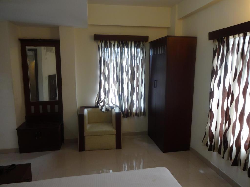 Metro Kochin Business Hotel Экстерьер фото