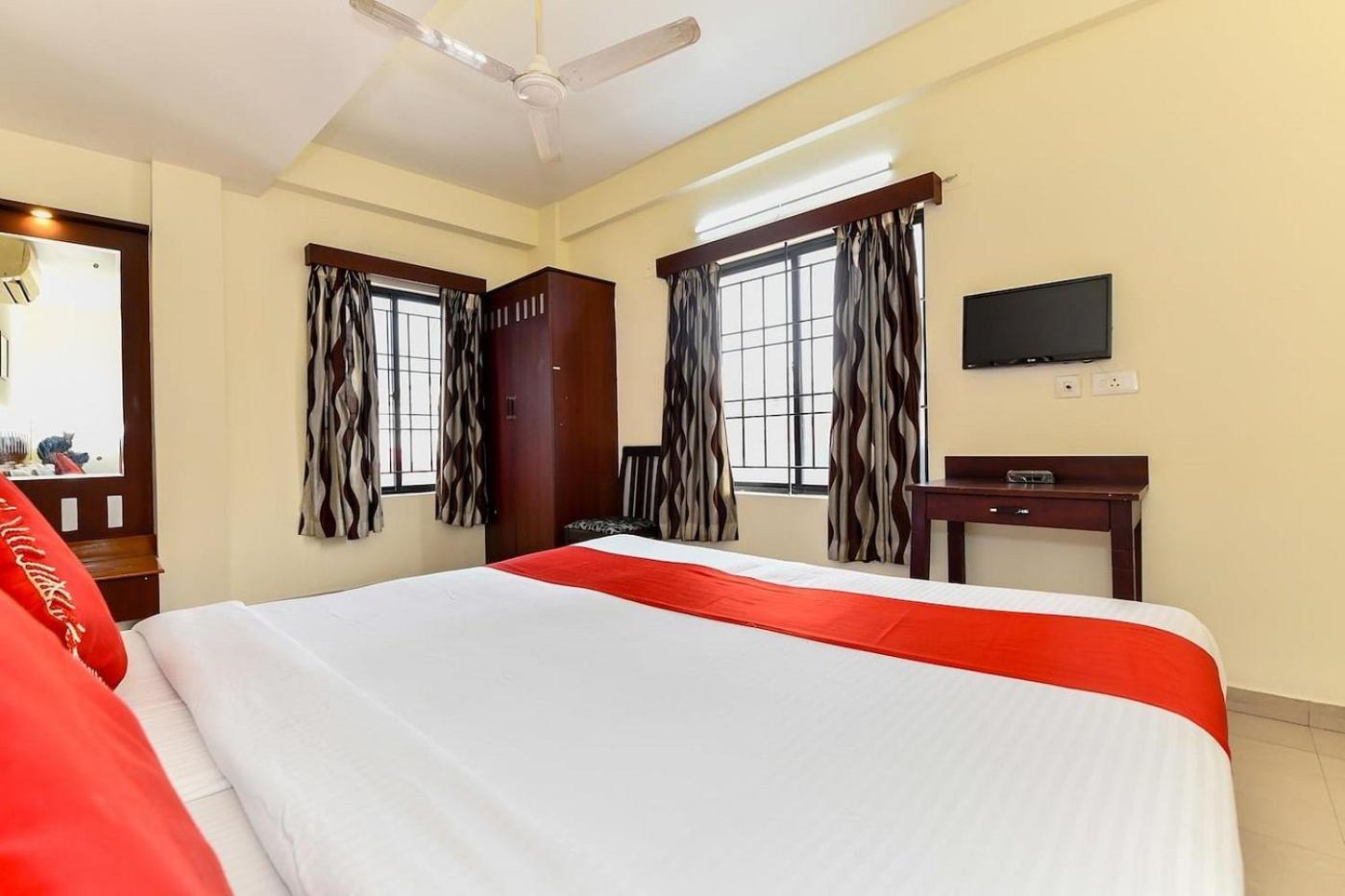 Metro Kochin Business Hotel Экстерьер фото