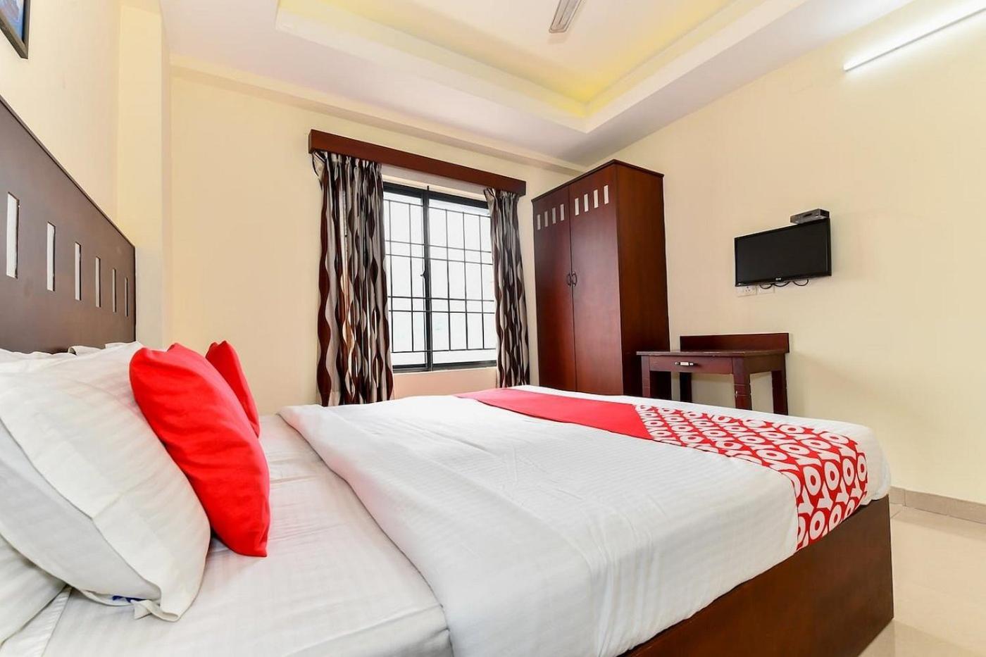 Metro Kochin Business Hotel Экстерьер фото