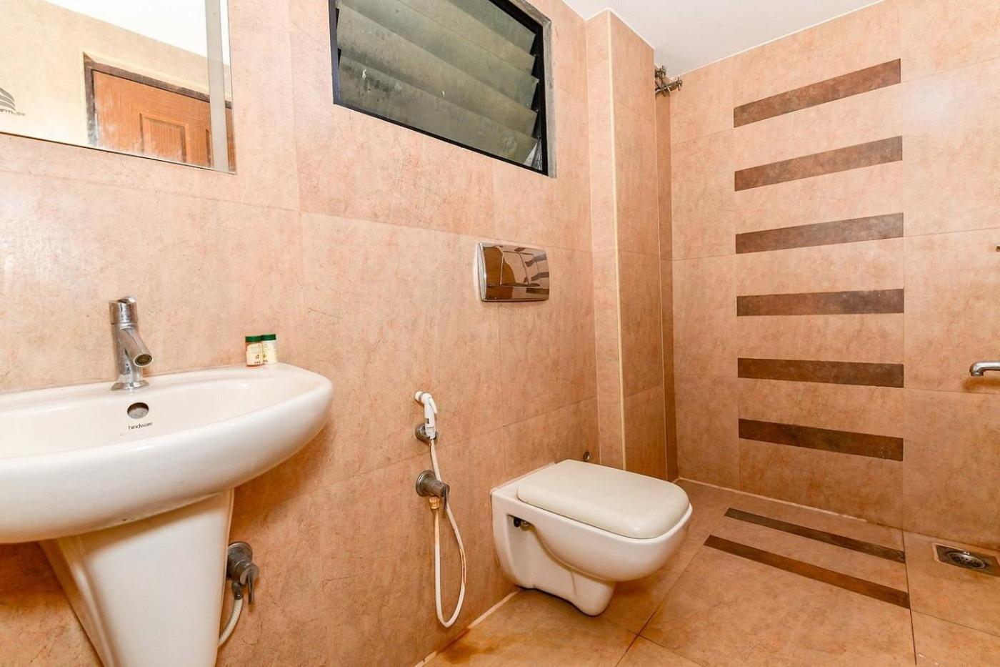 Metro Kochin Business Hotel Экстерьер фото