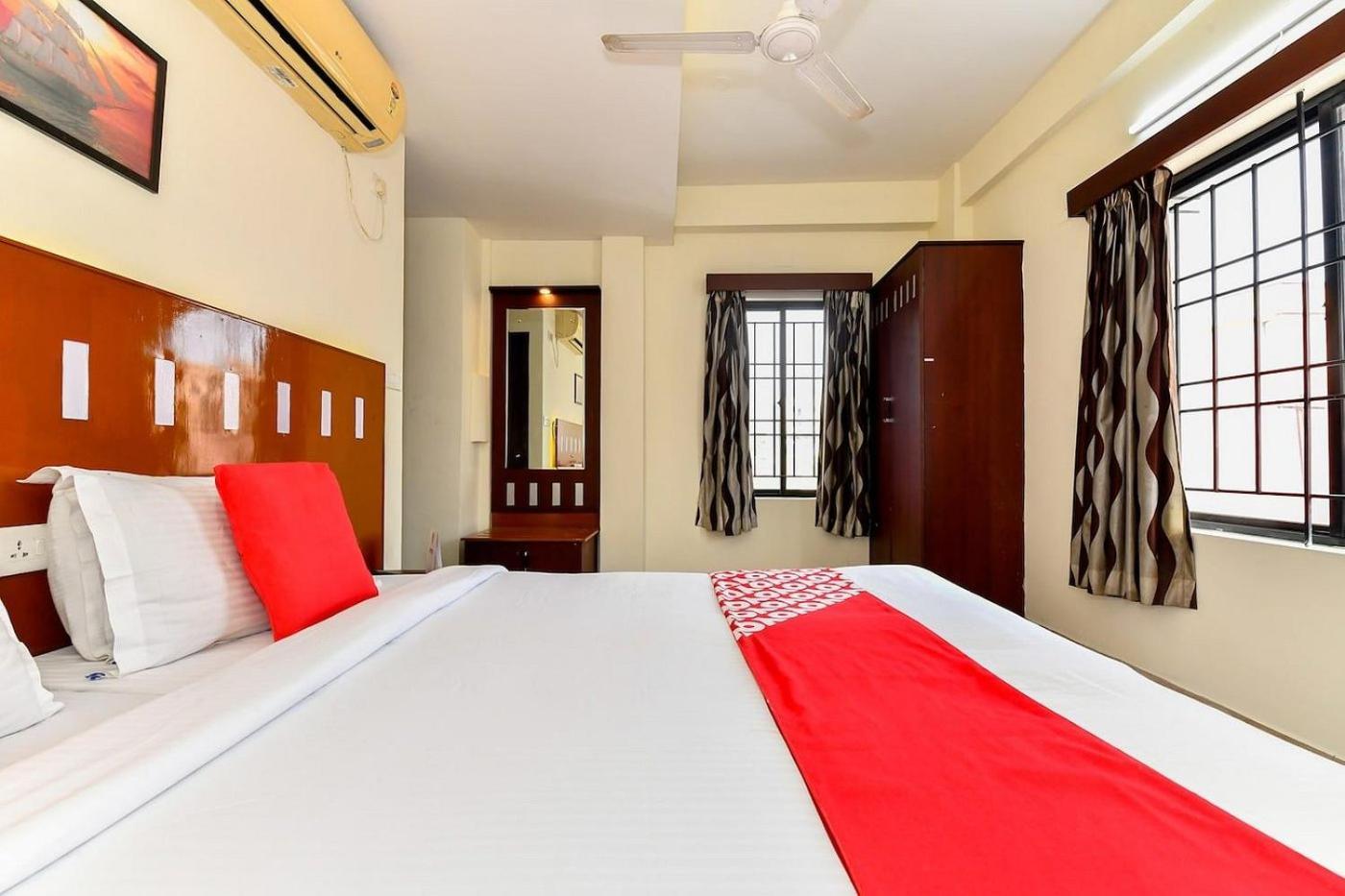 Metro Kochin Business Hotel Экстерьер фото